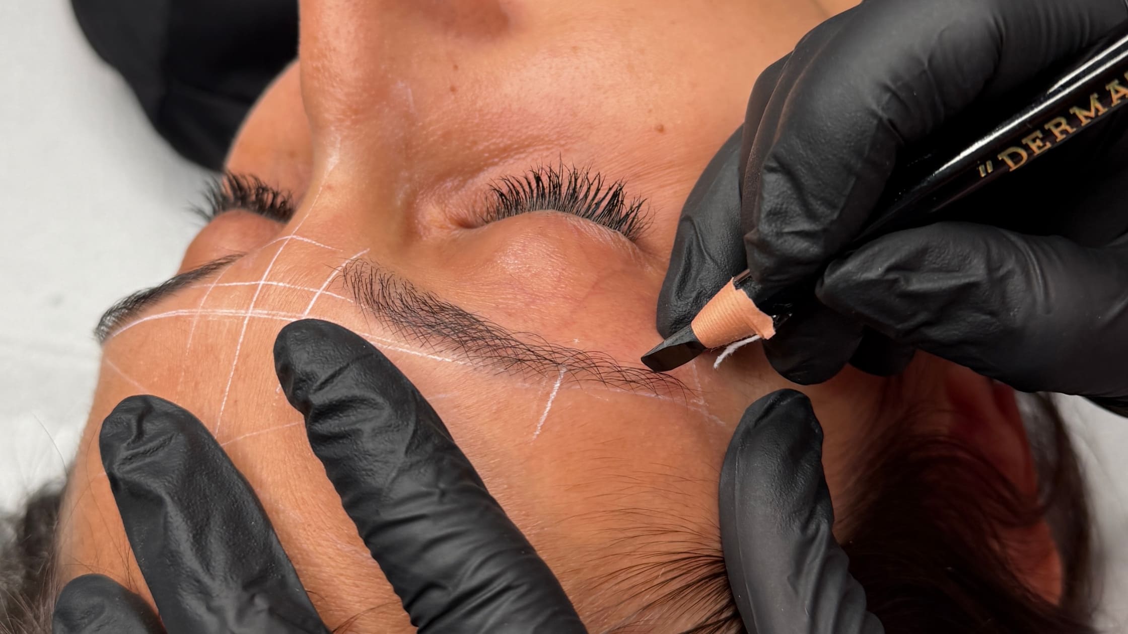 Come si svolge una seduta di Trucco Semipermanente? Come si svolge una seduta di Trucco Semipermanente?