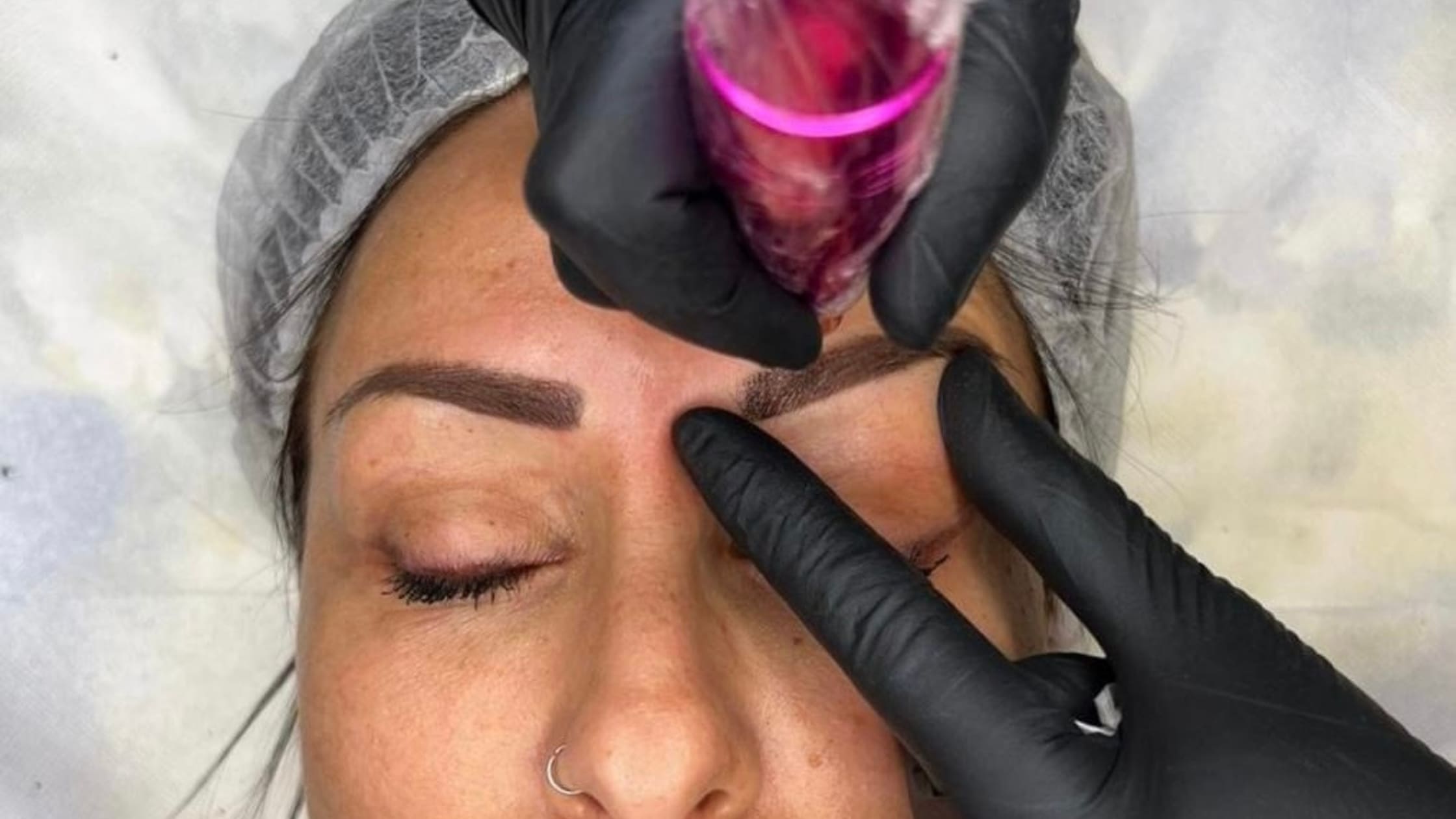 Trucco semipermanente, trucco permanente e dermopigmentazione. Sono la stessa cosa? Trucco semipermanente, trucco permanente e dermopigmentazione. Sono la stessa cosa?